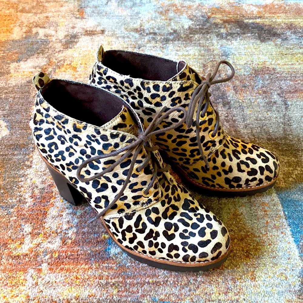 SPERRY leopard lace up booties